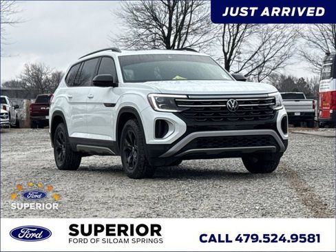 Used 2024 Volkswagen Atlas Peak Edition SE image 1