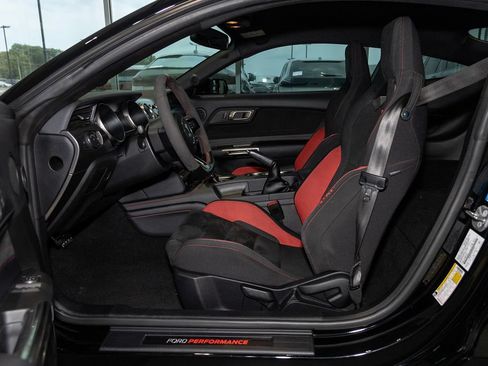 Used 2019 Ford Mustang Shelby GT350R w/ GT350R Equipment Group 920A RWD image 11