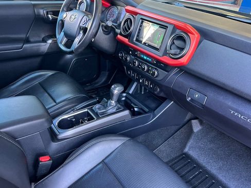 Used 2019 Toyota Tacoma TRD Off-Road AWD/4WD image 16