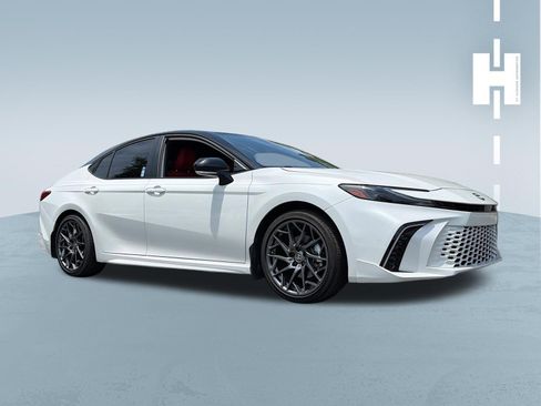Used 2025 Toyota Camry XSE FWD image 1