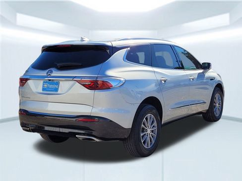 Used 2022 Buick Enclave Essence image 6