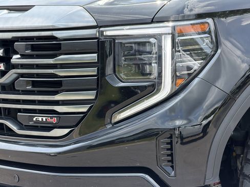 Used 2024 GMC Sierra 1500 AT4 w/ Technology Package AWD/4WD image 8