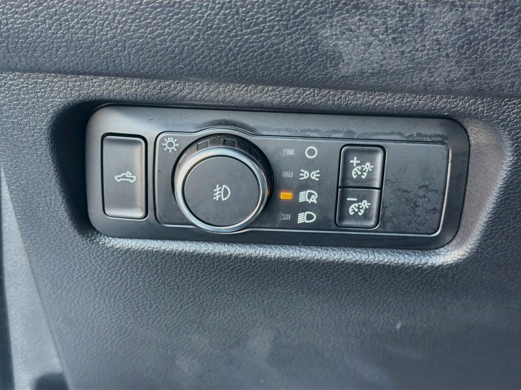 Used 2025 Ford Ranger XLT w/ Black Appearance Package RWD image 32