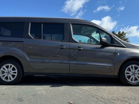 Used 2020 Ford Transit Connect XLT image 11