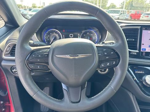 Used 2025 Chrysler Pacifica Limited FWD image 22