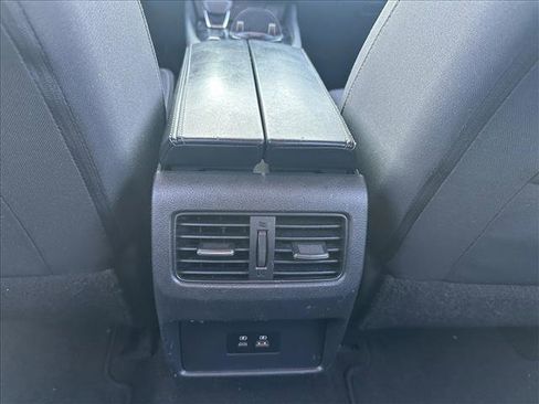 Used 2021 Nissan Rogue SV image 27