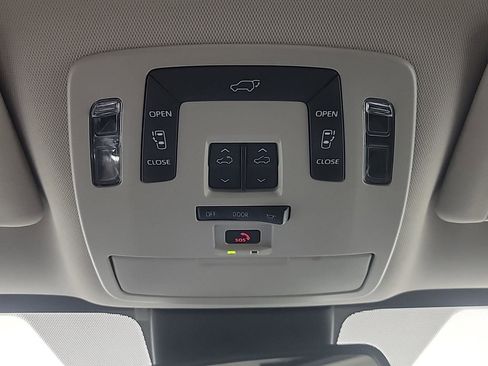 Used 2022 Toyota Sienna XLE image 31