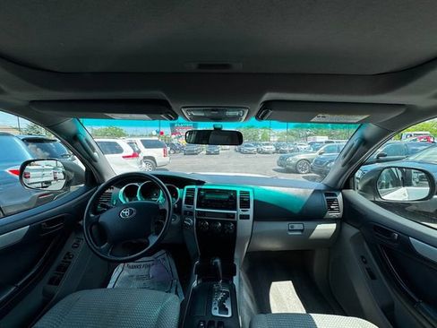 Used 2005 Toyota 4Runner SR5 w/ Preferred Accessory Pkg AWD/4WD image 18