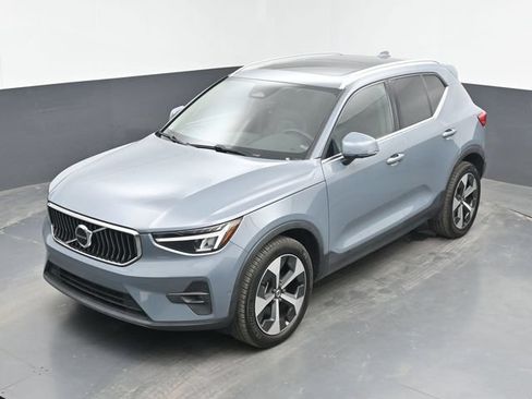 Used 2023 Volvo XC40 B4 Ultimate FWD image 35