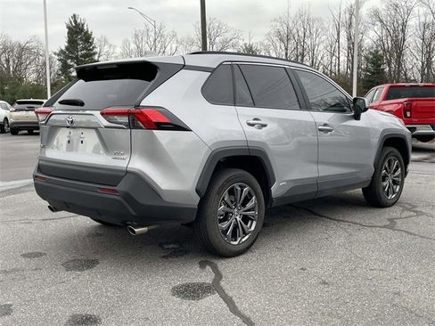 Used 2023 Toyota RAV4 XLE Premium image 5