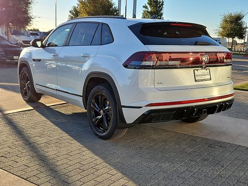 New 2026 Volkswagen Atlas Cross Sport SEL R-Line image 2