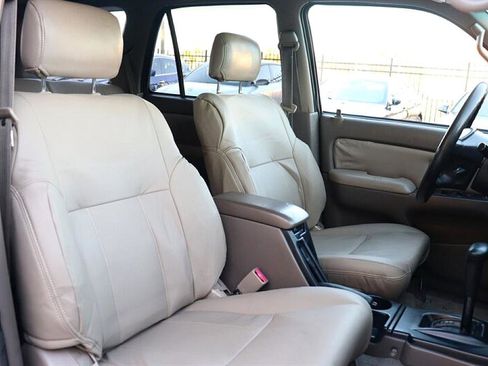 Used 2000 Toyota 4Runner SR5 image 13