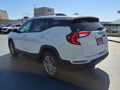 Used 2024 GMC Terrain SLT AWD/4WD image 5