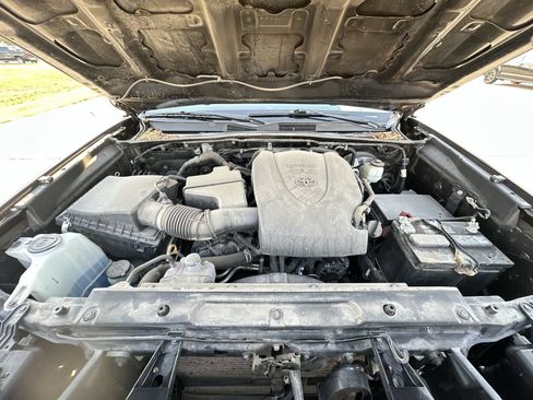 Used 2020 Toyota Tacoma SR5 AWD/4WD image 19
