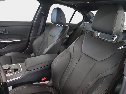 Used 2025 BMW 330i Sedan w/ M Sport Package image 17