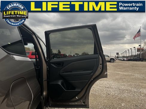 Used 2025 Subaru Forester Premium image 32