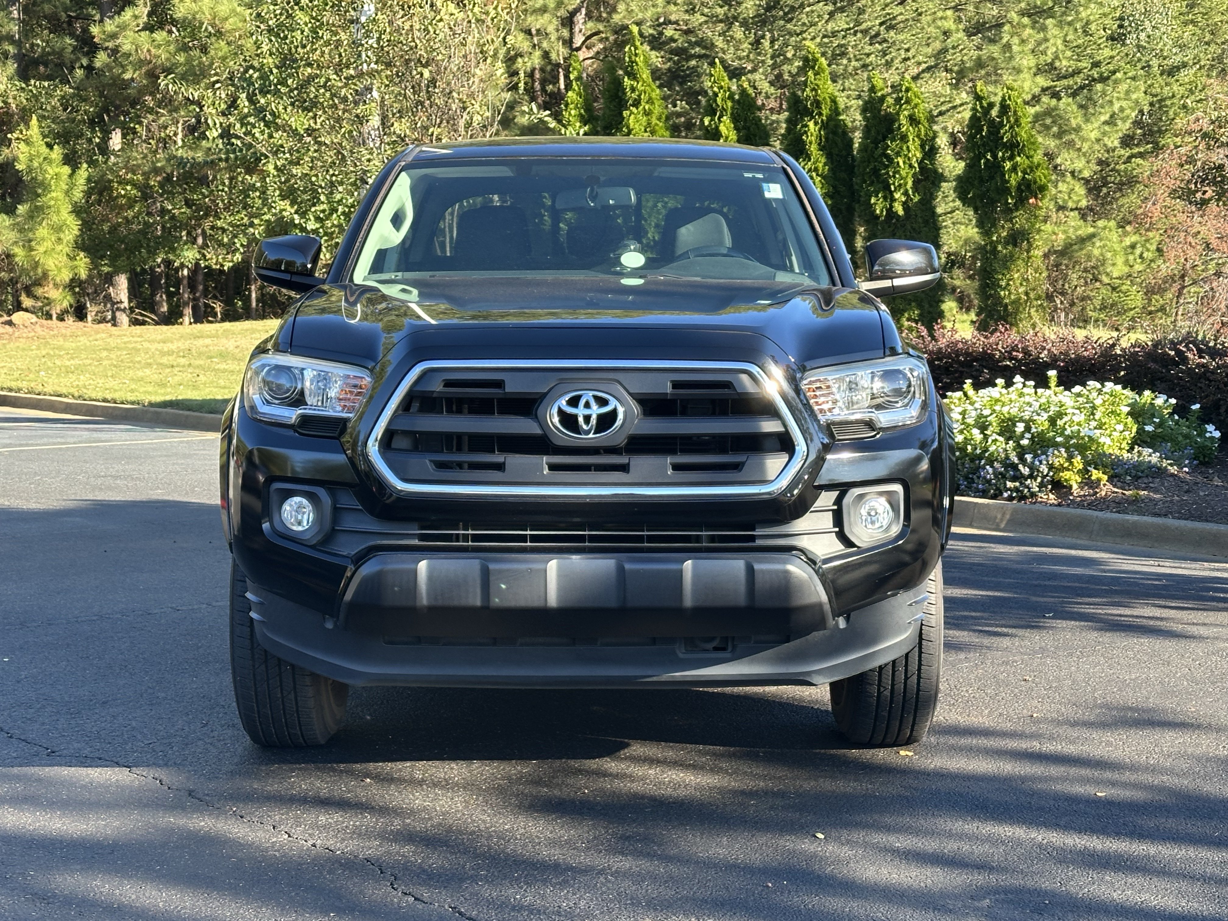 Used 2017 Toyota Tacoma SR5 w/ Tow Package RWD image 3
