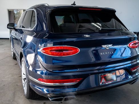 Used 2021 Bentley Bentayga image 24