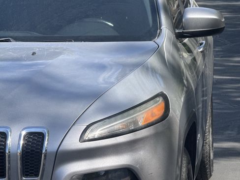 Used 2015 Jeep Cherokee Latitude AWD/4WD image 24