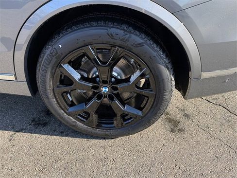 New 2026 BMW X7 xDrive40i w/ Premium Package image 18