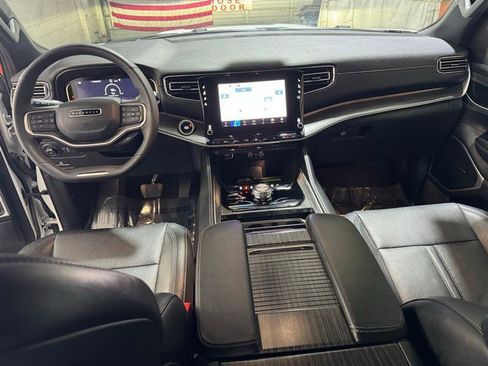 Used 2024 Jeep Wagoneer L Series II w/ Flexible Seating Group image 16