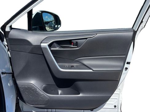 Used 2024 Toyota RAV4 LE image 32