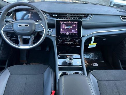 New 2025 Jeep Grand Cherokee Altitude image 13