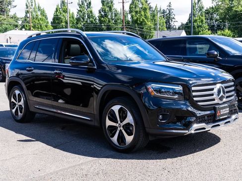 Used 2025 Mercedes-Benz GLB 250 4MATIC image 1