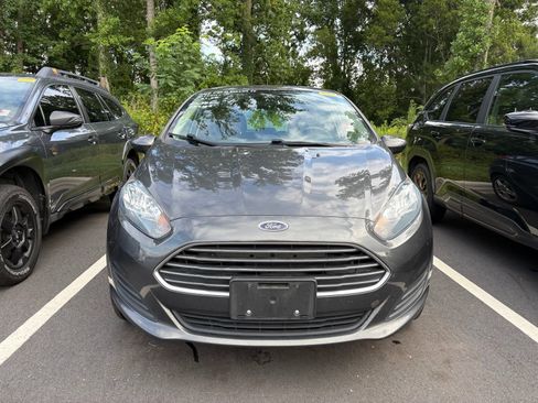 Used 2019 Ford Fiesta SE FWD image 2