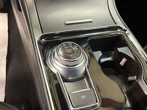 Used 2019 Ford Edge SE image 16