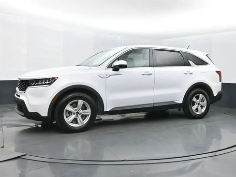 Used 2023 Kia Sorento LX image 5