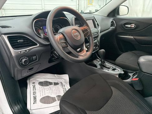 Used 2020 Jeep Cherokee Latitude FWD image 13
