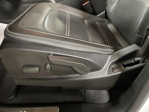 Used 2021 GMC Canyon Denali image 13