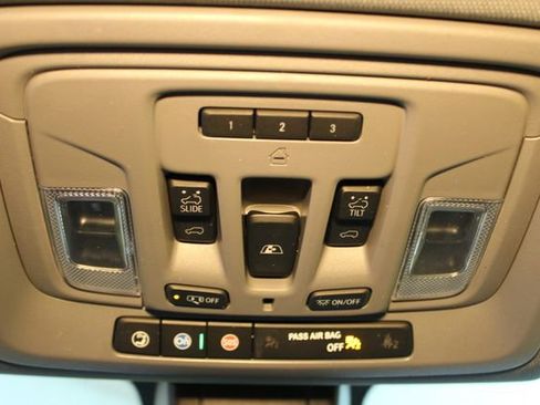 Used 2019 GMC Sierra 1500 SLT w/ SLT Premium Plus Package AWD/4WD image 30
