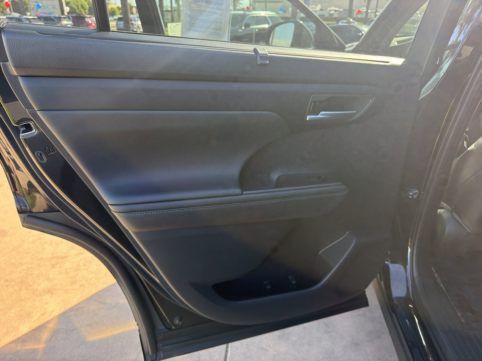 Used 2023 Toyota Highlander XLE FWD image 14