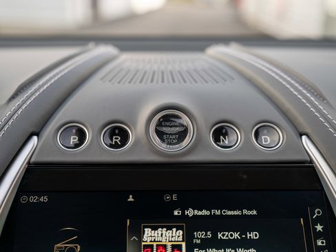 Used 2021 Aston Martin DBX image 18