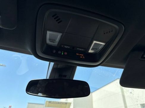 Used 2022 Chevrolet Traverse LS FWD image 11