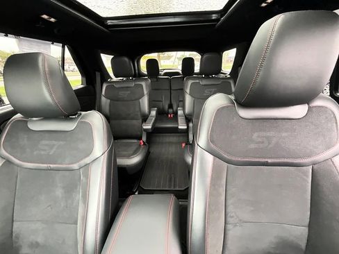 Used 2025 Ford Explorer ST AWD/4WD image 35