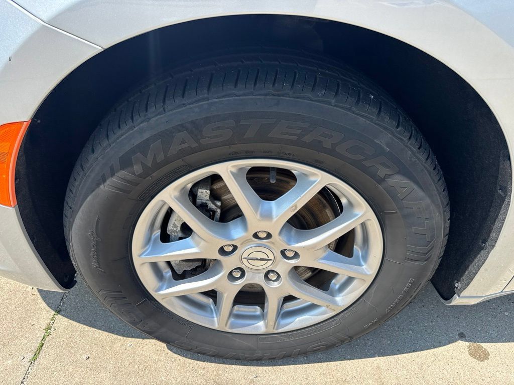 Certified 2024 Chrysler Pacifica Touring-L FWD image 5
