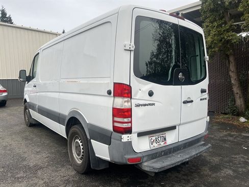 Used 2013 Freightliner Sprinter 2500 RWD image 3