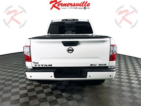 Used 2021 Nissan Titan SV w/ SV Convenience Package image 6