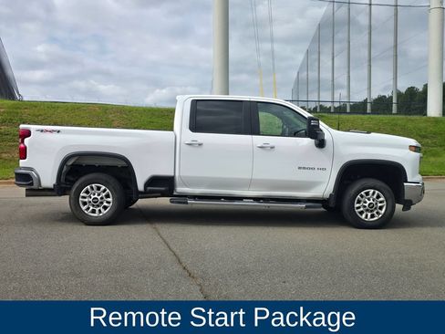 Used 2025 Chevrolet Silverado 2500 LT w/ Convenience Package AWD/4WD image 3