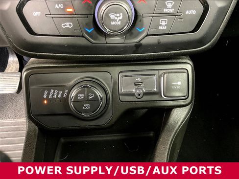 Used 2023 Jeep Renegade Trailhawk AWD/4WD image 14