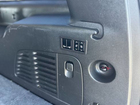 Used 2017 Chevrolet Suburban Premier image 27