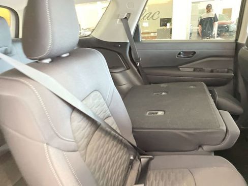 Used 2025 Nissan Pathfinder S image 15