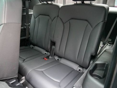 Used 2025 Audi Q7 3.0T Premium Plus AWD/4WD image 17