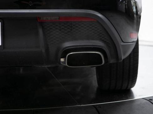 Certified 2025 Porsche Macan image 37