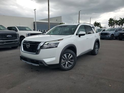 New 2025 Nissan Pathfinder SL image 19
