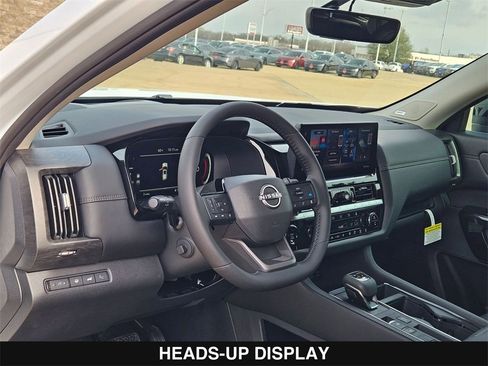 New 2026 Nissan Pathfinder Platinum image 13