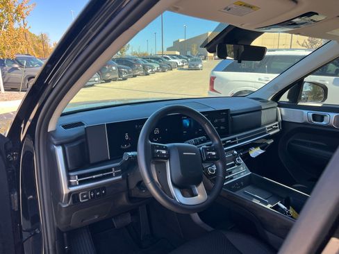 Certified 2025 Hyundai Santa Fe SE image 25